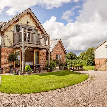 Villa Oak Mead Wrexham Exterior foto
